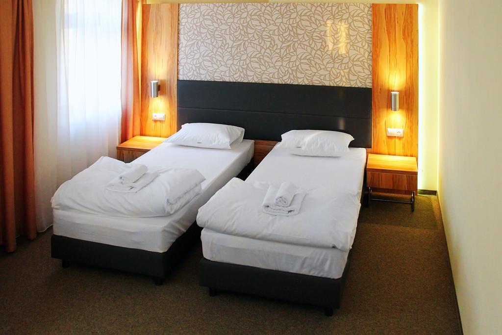 Hotel Przy Baszcie ليجنيكا الغرفة الصورة