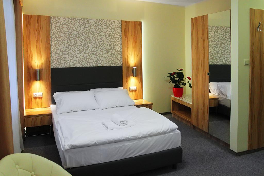 Hotel Przy Baszcie ليجنيكا الغرفة الصورة